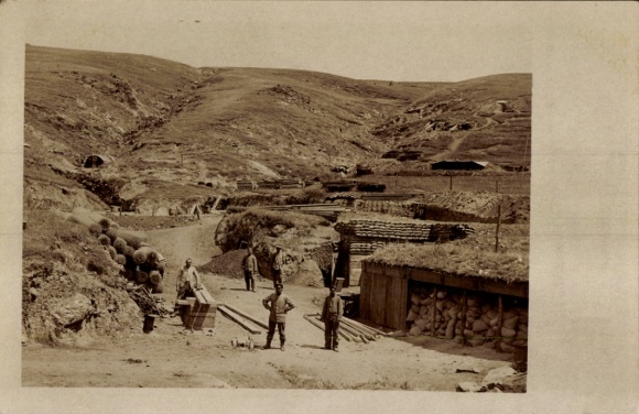 KP Macedonia, miejscowi