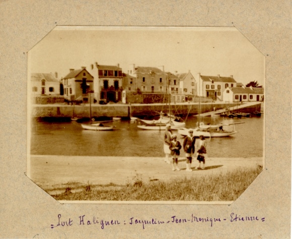 Photo Quiberon Morbihan, Port Haliguen, passers-by