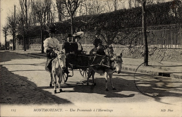 Ak Montmorency Val d’Oise, Frauen mit Kindern auf einem Eselwagen, Straße, Bäume, r Stil