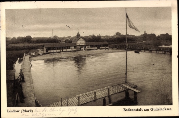Postcard Lindow in der Mark, Badeanstalt mit Gudelacksee