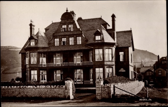 Photo Postcard United Kingdom, Villa, Exterior