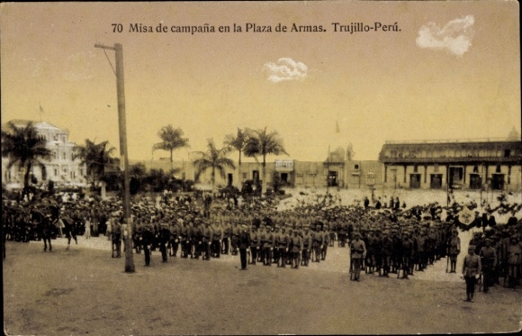 KP Trujillo Peru, Plaza de Armas, żołnierze na mszy polowej