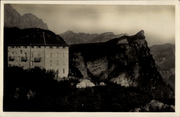 KP Engelberg Kanton Obwalden Szwajcaria, Hotel Trübsee, Bitzistock, góry, architektura, czarno-biały