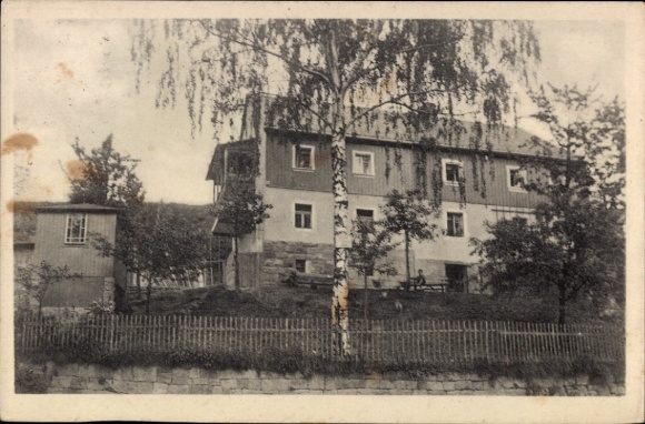 Ak Pfaffendorf Königstein an der Elbe Sächsische Schweiz, aufnahme eines Gebäude mit Bäumen, umzä