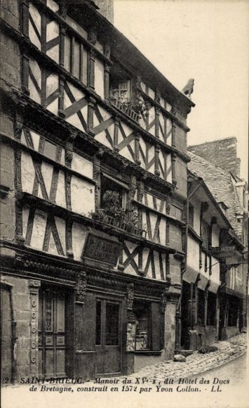 KP Saint Brieuc Côtes d'Armor, Hôtel, widok na ulicę