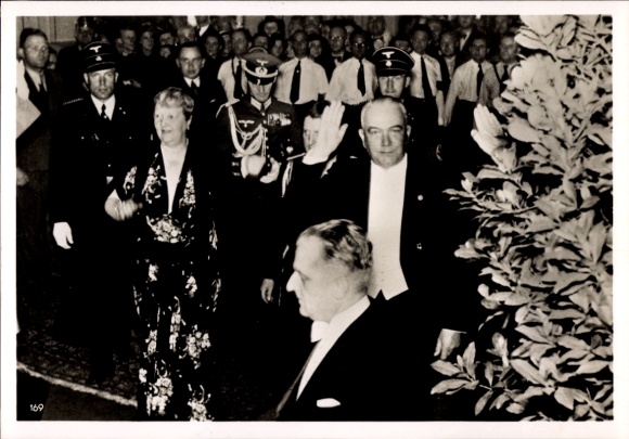 Foto Hoffmann, Prag, Deutsches Theater, Reichsprotektor von Neurath und Frau, Deutsche Kulturwoche