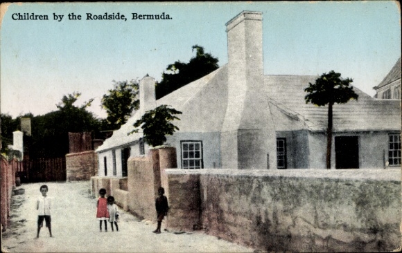 Postcard Bermuda, children on the roadside, historic buildings