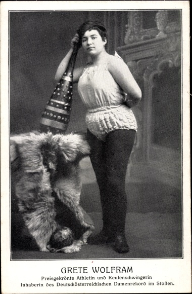 Postcard Grete Wolfram, athlete, club swinger, German-Austrian women&#39;s record in clean and jerk