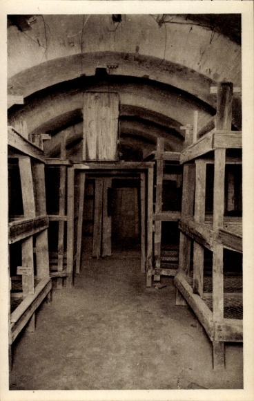 Postcard Douaumont Lorraine Meuse, Fort Vaux, dormitory for soldiers, casemate bétonnée