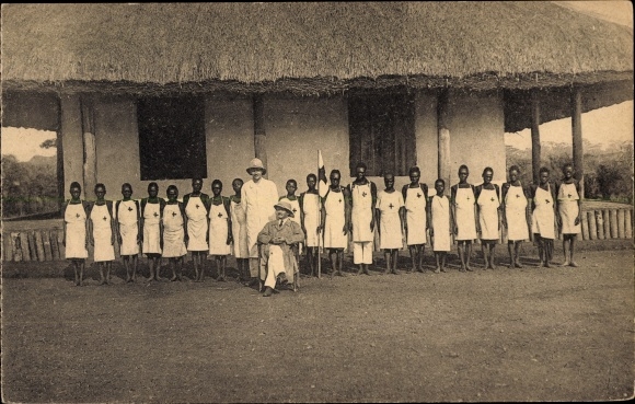 Postcard Belgian Red Cross, Africans, group picture