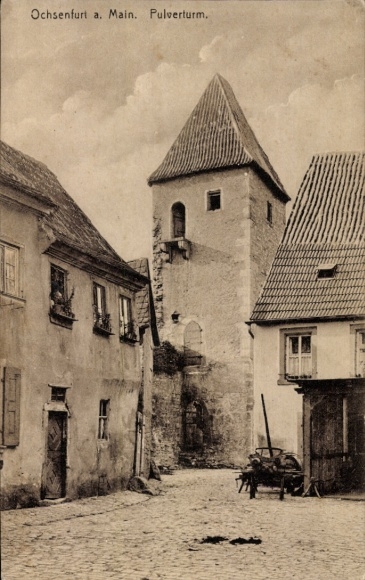 Ak Ochsenfurt am Main Unterfranken, Pulverturm,  Gebäude, gepflasterte Straße, alte Architektur