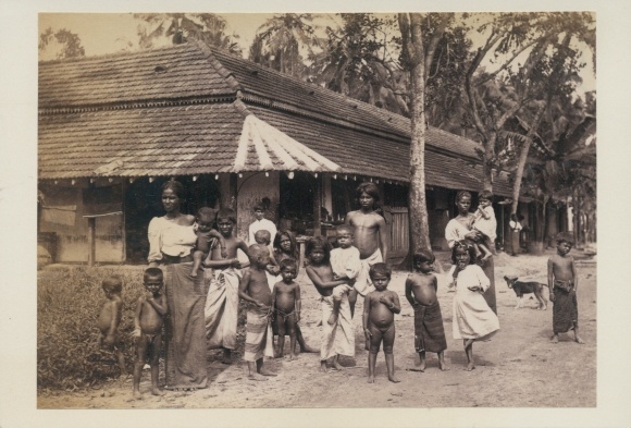 Photo Sri Lanka Ceylon, Village Scene, Mothers and Children, circa 1880