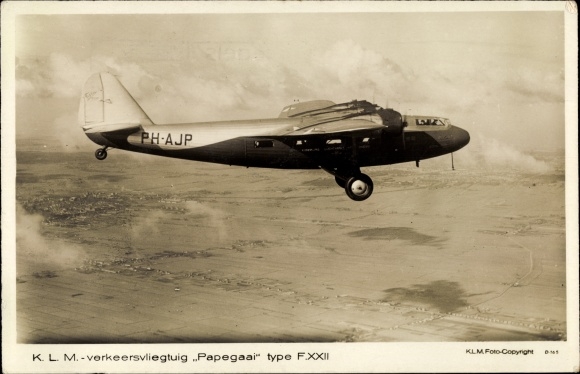 Postcard KLM airliner Parrot, type F XXII, PH AJP, Passagierflugzeug