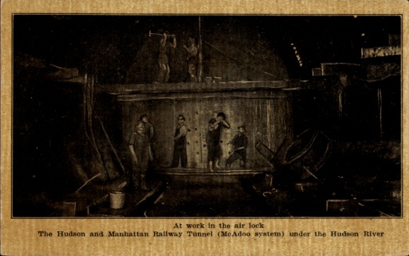 Postcard New York City USA, at work in air the lock, Hudson and Manhattan Railway Tunnel, McAdoo system