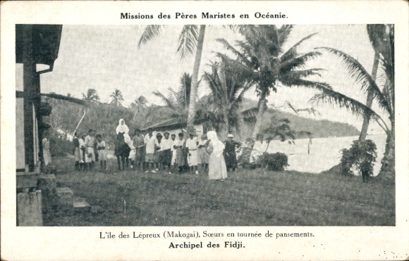 Postcard Makogai Fiji, Missions des Pères Maristes, Soeurs, children's group, palm trees