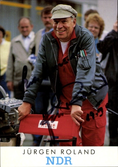 Postcard film director and actor Jürgen Roland, standing portrait, director's chair, autograph