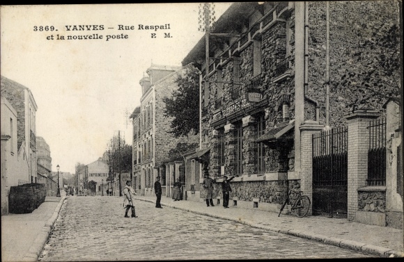 Postcard Vanves Hauts de Seine, Rue Raspail and the new post office