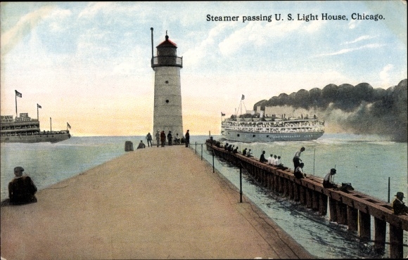 Postcard Chicago Illinois USA, steamer passes the US Lighthouse