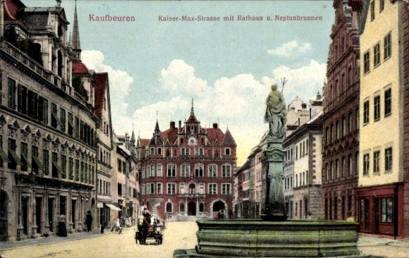 KP Kaufbeuren na Wertach w Szwabii, Kaiser-Max-Strasse z ratuszem i fontanną Neptuna