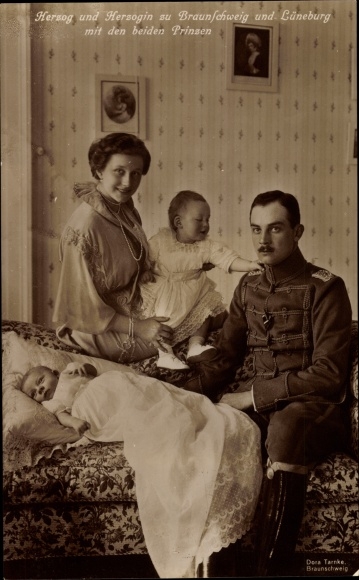 Ak Herzog Ernst August von Braunschweig, Prinzessin Victoria Luise von Preußen, Söhne