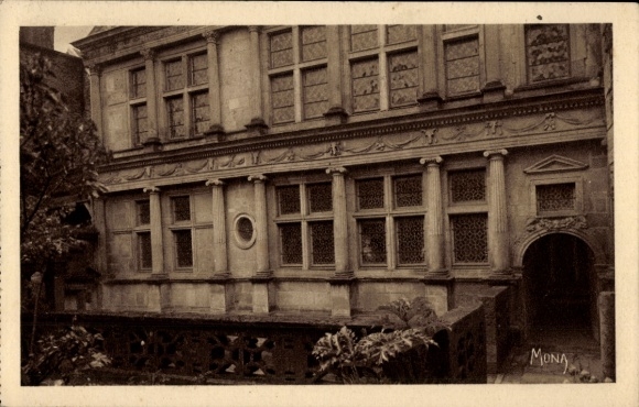 KP Langres Haute Marne, Renaissance Maison, architektura, okno z ozdobami, widok na ogród