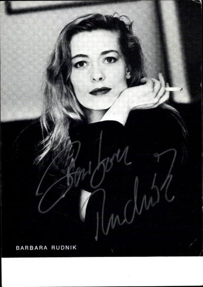 Ak-actrice Barbara Rudnik, portret, sigaret, handtekening