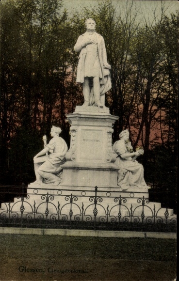 Postcard GIESEN DO NOT GIESSEN -------> 3539 Gießen an der Lahn, Lielag monument, statue, trees in the background...