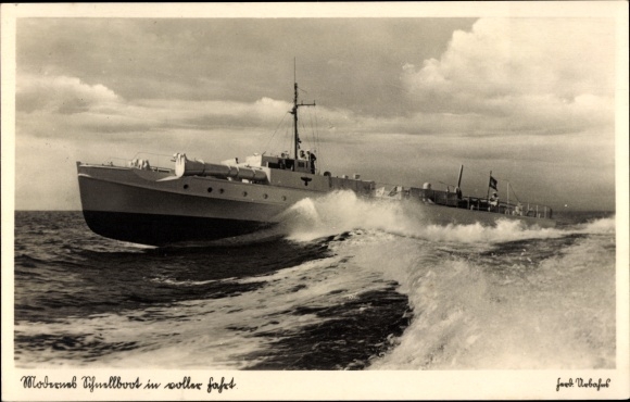 Ak Deutsches Kriegsschiff, Modernes Schnellboot in voller Fahrt, Kriegsmarine