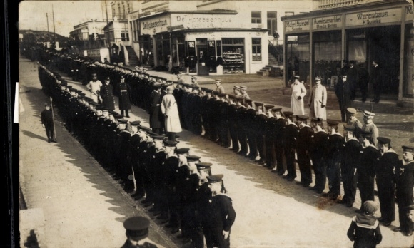 foto Ak Wangerooge, rekruteringspeloton Wangeroog Company, Zeebataljon, Duitse matrozen in uniform