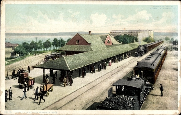Postcard Petoskey Michigan USA, train station, track side