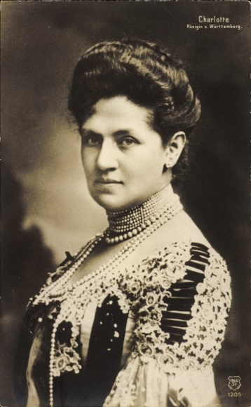 Ak Koningin Charlotte van Württemberg, portret, parelkettingen
