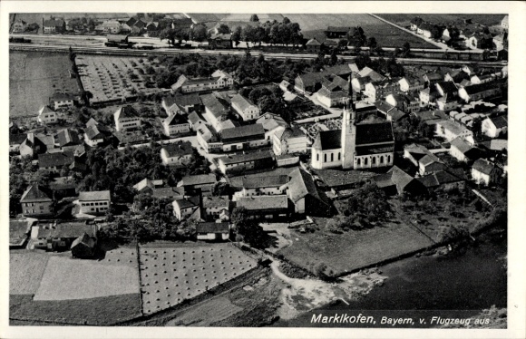Postcard Marklkofen Lower Bavaria, aerial view of Marklhofen, church in the center, rural surroundings