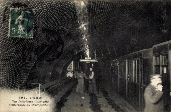 Postcard Paris, subway, interior view of a Metropolitain subway station, Direction de Villiers