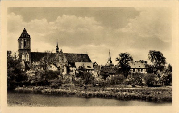 Ak Güstrow in Mecklenburg, kathedraal, architectuur, uitzicht op het water, bomen, lucht