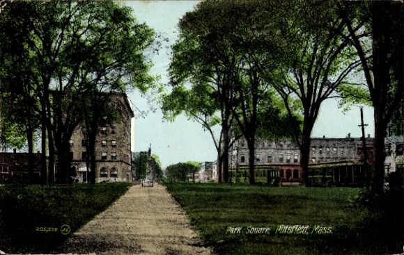 Pittsfield Massachusetts USA, Park Square, bomen, gebouwen, straat, van Pittsfield