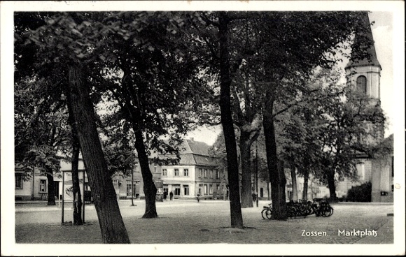 Postcard Zossen in Brandenburg, market square, trees, buildings, bicycles, church
