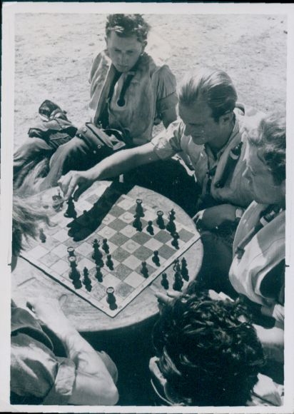 Photo Young fighter pilots, Wehrmacht, chess