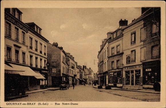 Postcard Gournay en Bray Seine Martitime, Rue Notre Dame, street area, shops