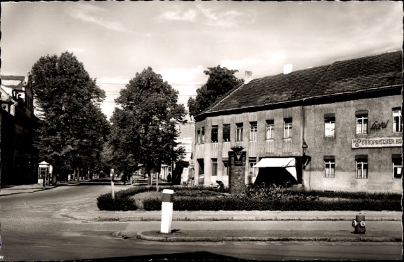 Postcard Elsterwerda in Brandenburg, Karl Marx Platz with Stalinallee, HOG Europäischer Hof