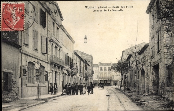 Postcard Sigean Aude, School for Girls, Avenue de la Nouvelle