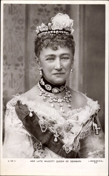 Postcard Louise of Hesse, Queen of Denmark, portrait