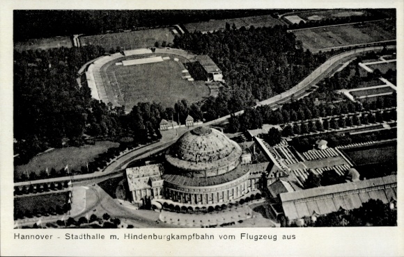 Postcard Hannover in Lower Saxony, aerial photograph of the town hall, Hindenburgkampfbahn