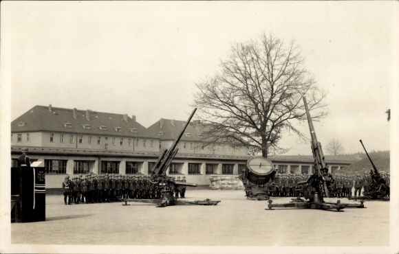 Photo Postcard Dresden, Flak Regiment 10, king Georg Allee, guns, anti-aircraft searchlights