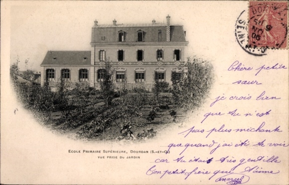 Ak Dourdan Essonne, Ecole Primaire Superieure, Gebäudeansicht, Gartenansicht