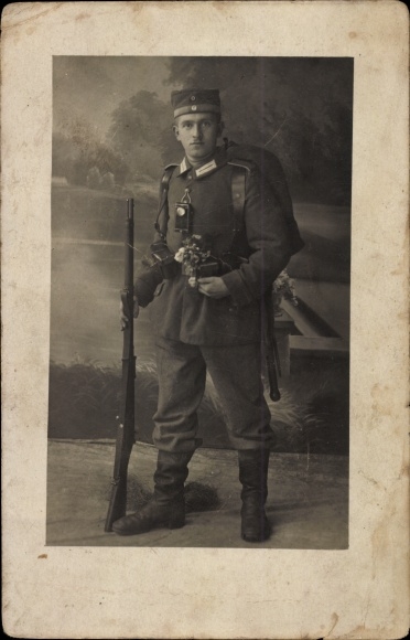 Foto Ak Mildenau im Erzgebirge, Deutscher Soldat in Uniform