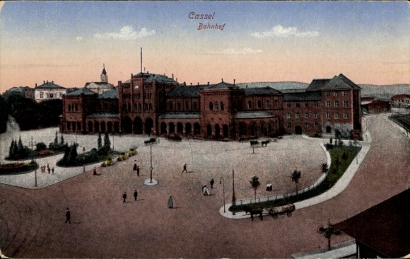 Ak Kassel in Hessen, Blick auf den Bahnhof, Straßenseite
