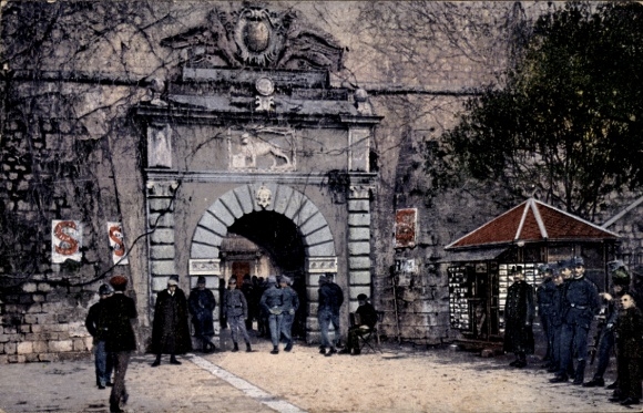 KP Kotor Cattaro Montenegro, brama główna, stroje historyczne, tłum, stragan, A...
