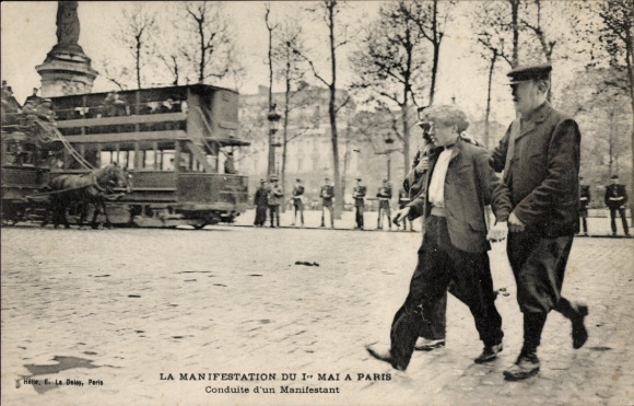 Postcard Paris, La Manifestation du 1er Mai, Conduite d'un Manifestant, tramway, horse-drawn tram