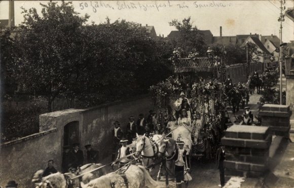 Foto Ak Taucha in Nordsachsen, Ortsfest, Straßenzug, Umzugswagen