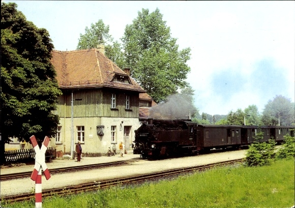 Ak Jonsdorf in der Oberlausitz Sachsen, Schmalspurbahn am Bahnhof